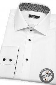 Weißes Herrenhemd im klassischen Stil mit schwarzen Knöpfen