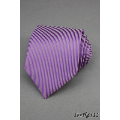Violette Krawatte mit vertikalen Streifen