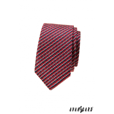 Rote schmale Krawatte mit blau-weißem Muster