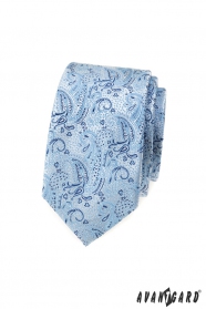 Hellblaue schmale Krawatte mit dunklem Muster