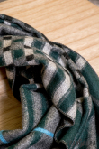 Grauer Schal mit buntem Muster - 180x31 cm
