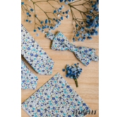 Baumwollfliege mit blauen Blumen